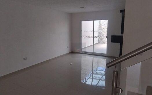 Hermosa casa en Viñedos Residencial